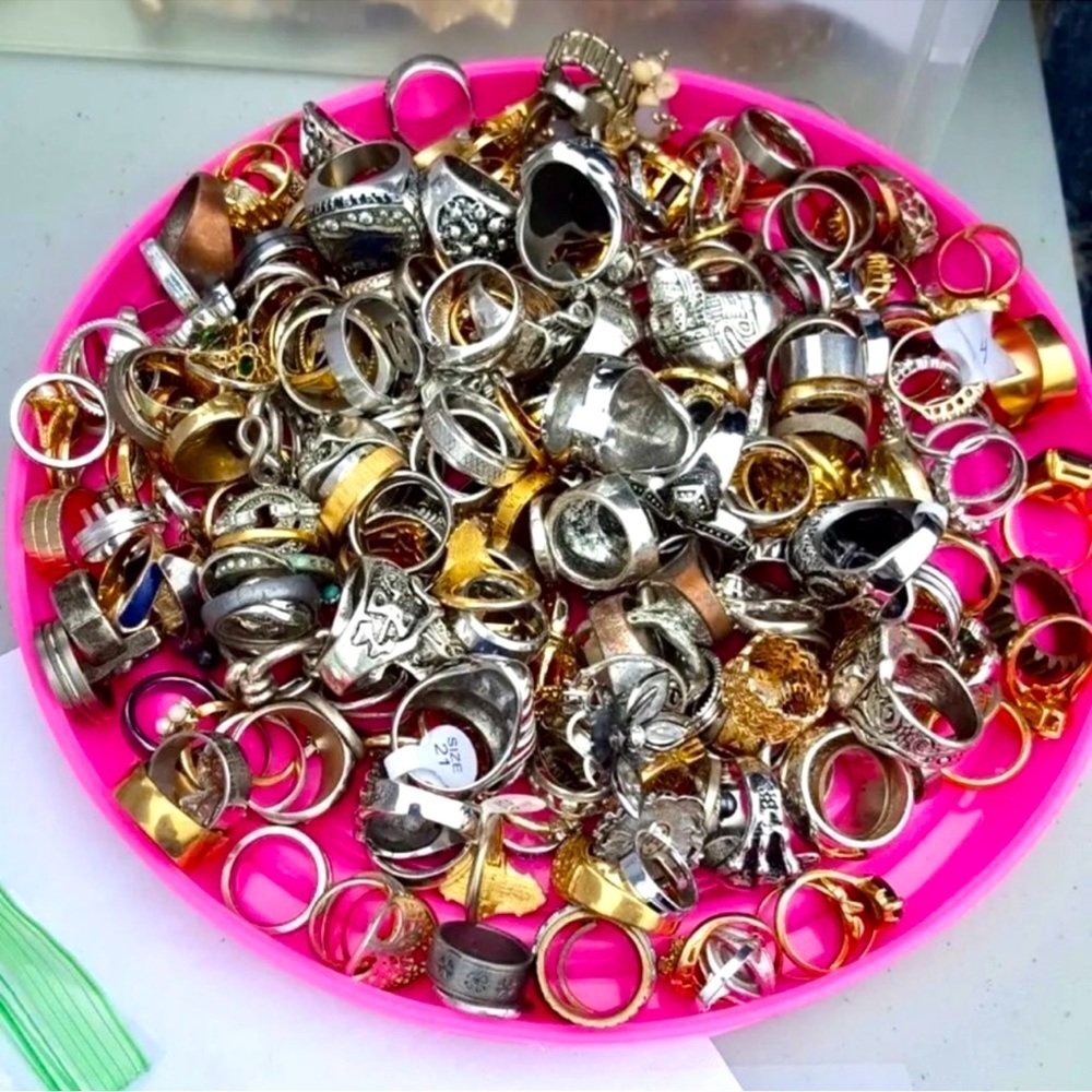 ⚜️3 LB Gold Silver tone Jewelry Extravaganza Lot| Vintage Mod Statement Bulk ⚜️ - Picture 7 of 8